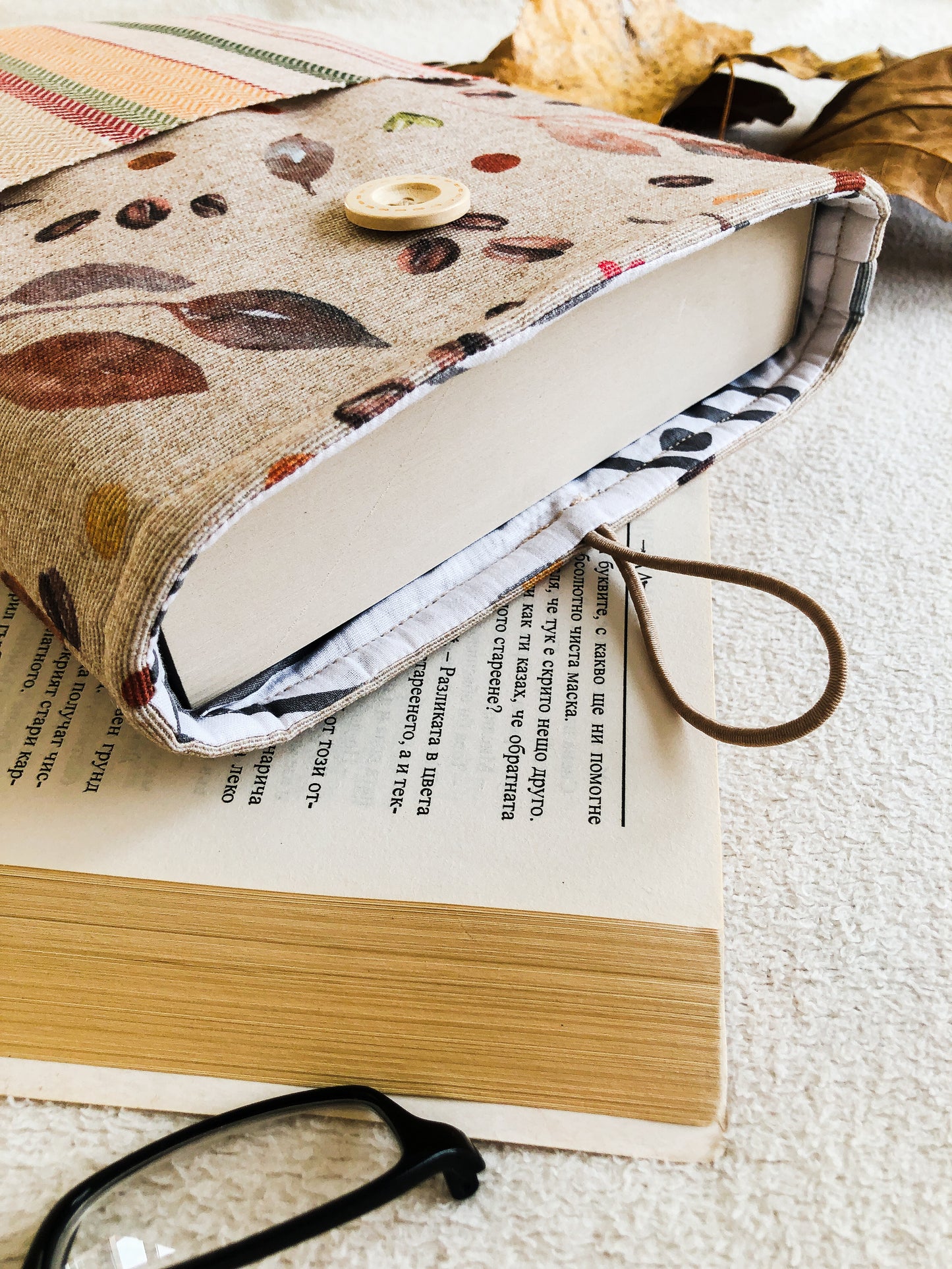 Autumn Leaves Book Pouch, Side View