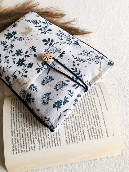 Blue Forest Book Pouch, Detail 