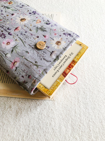 Grey Floral Book Pouch, Detail 