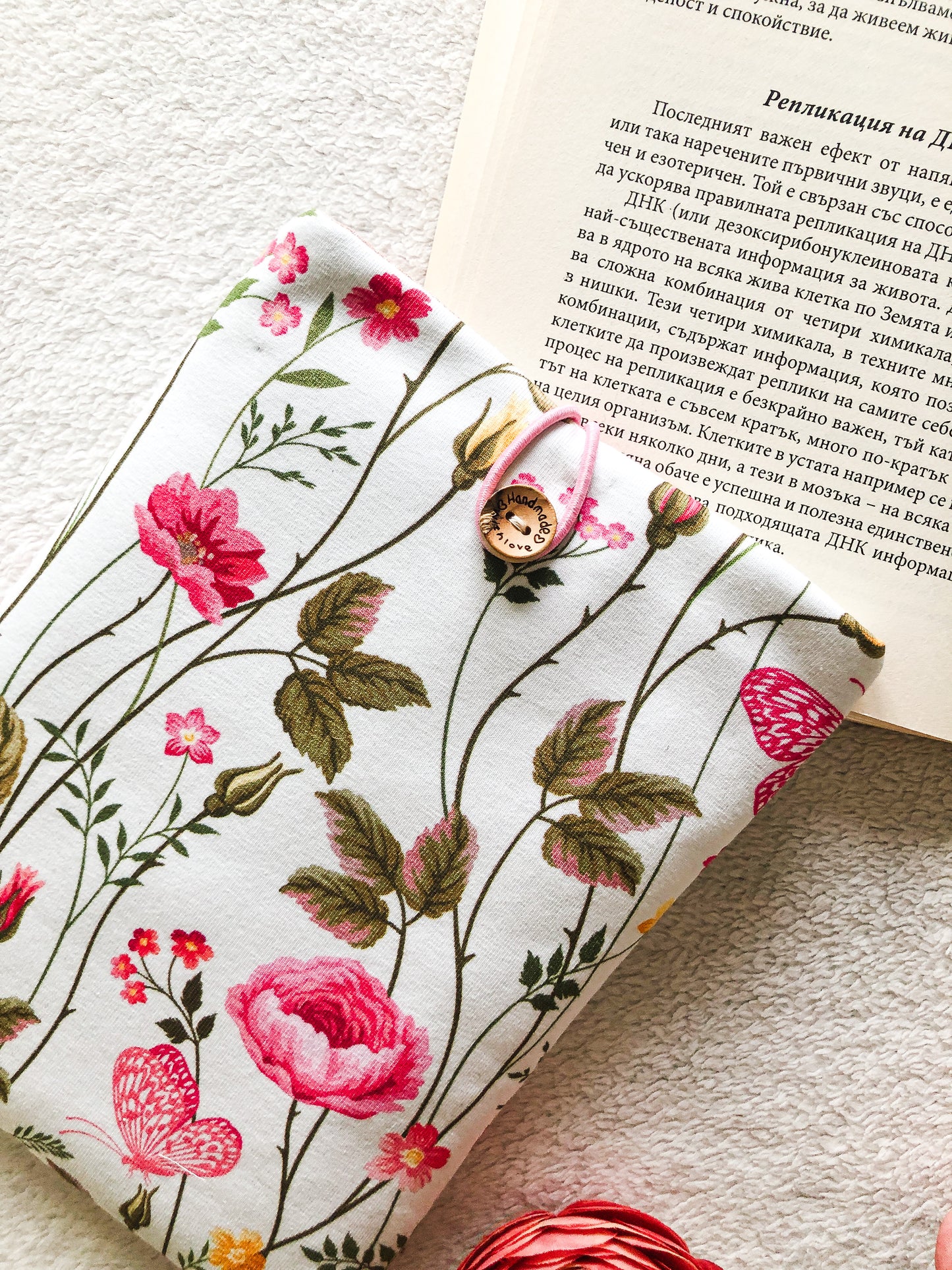 Roses Kindle Sleeve, Closer Front side