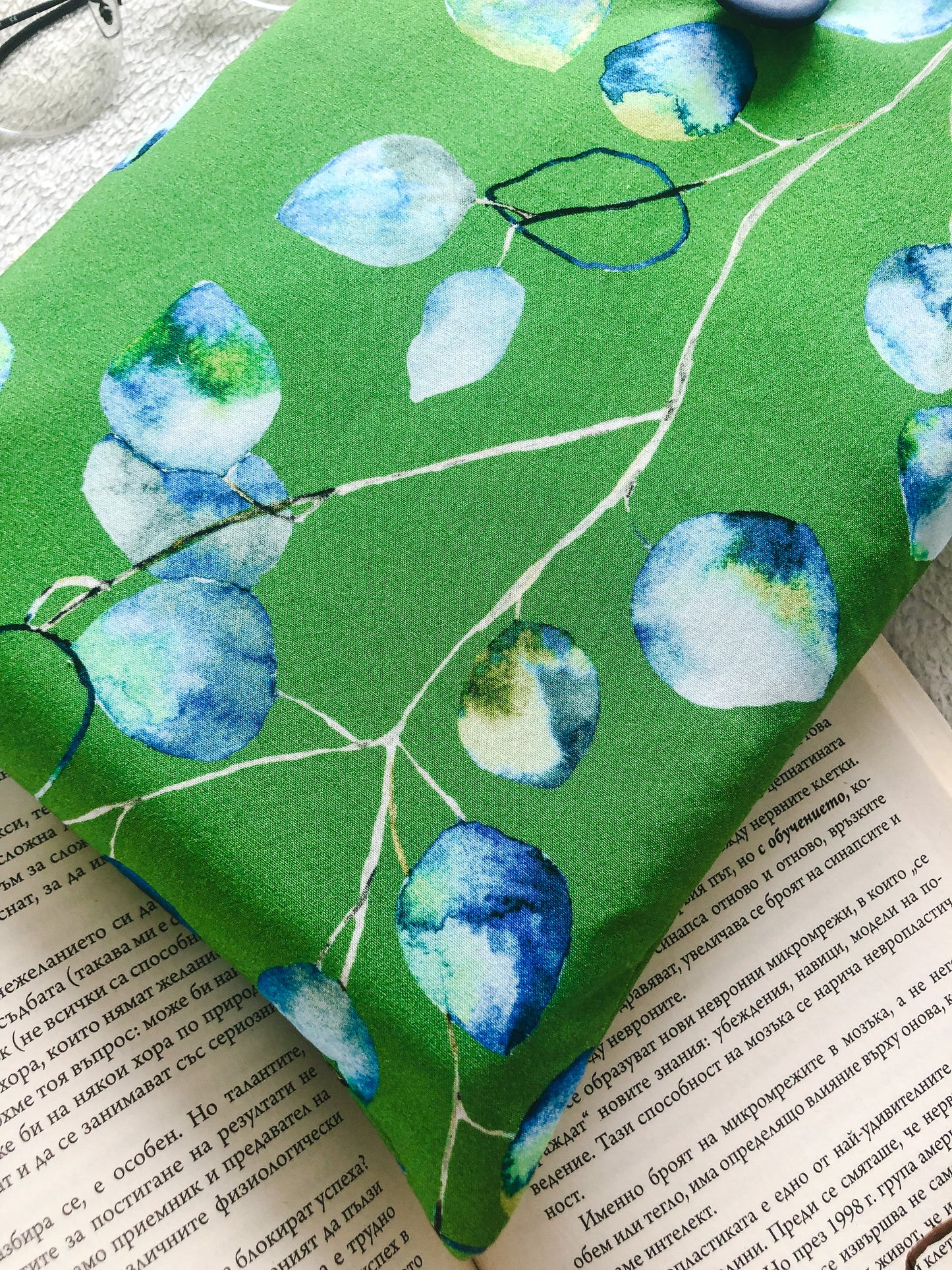 Green Leaves Book Pouch, Detail