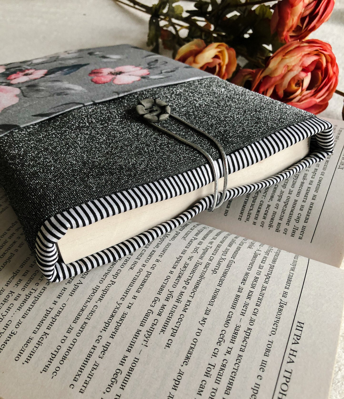 Sparkling Grey Book Pouch, Upside View