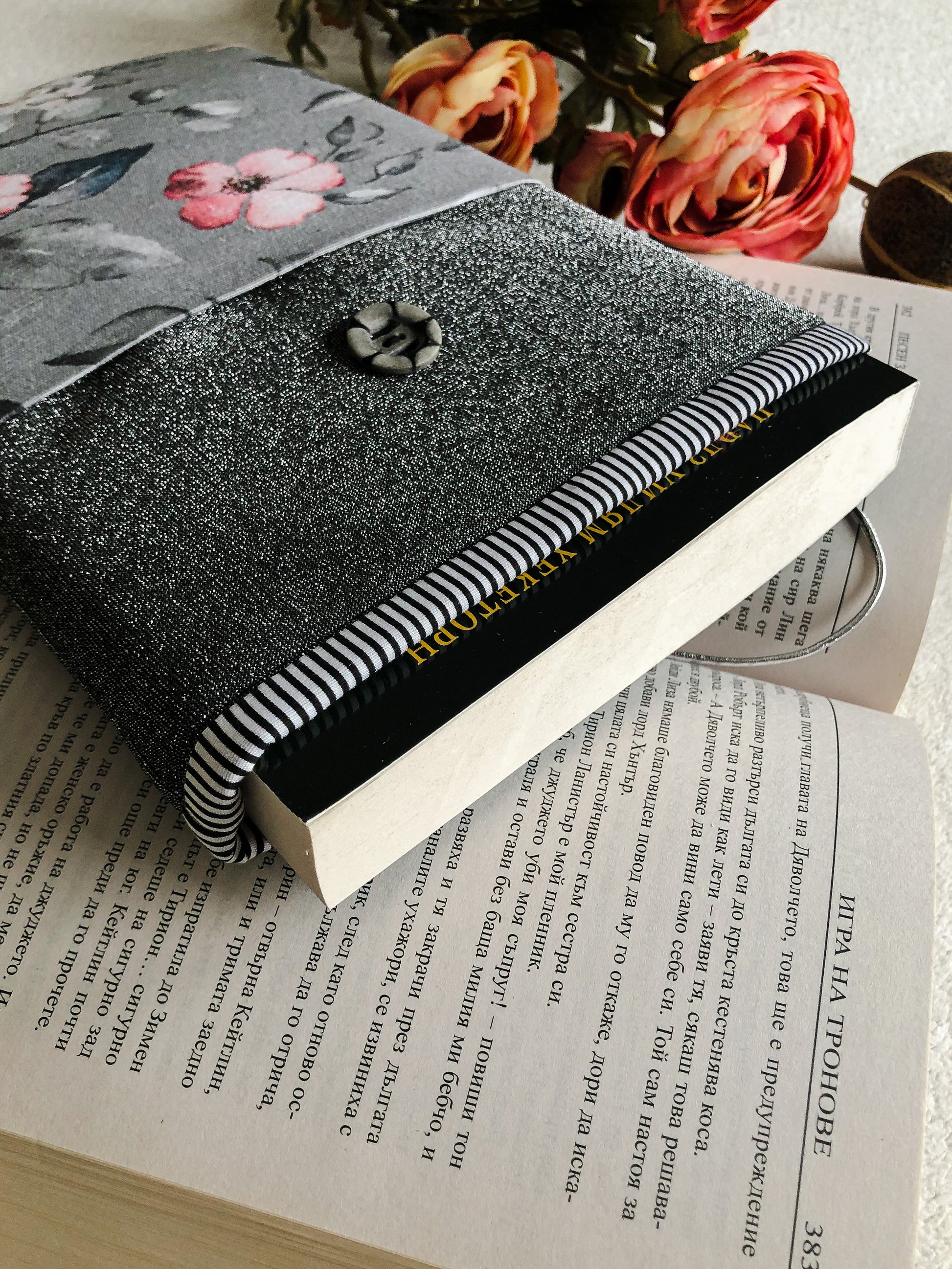 Sparkling Grey Book Pouch, Upside down